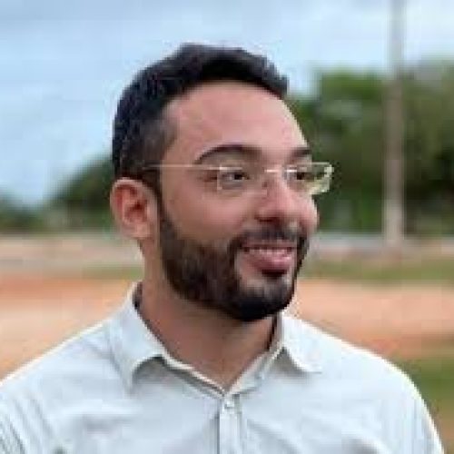 Francisco Emanuel denuncia irregularidades em contratos e relação com fornecedores